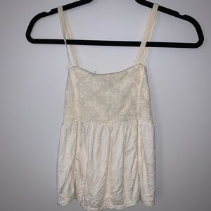 🤍 Criss cross detailed white top